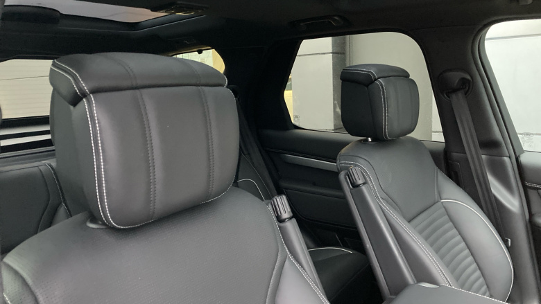 Land Rover Discovery 3.0 D300 Dynamic HSE 5dr Auto Diesel Station Wagon